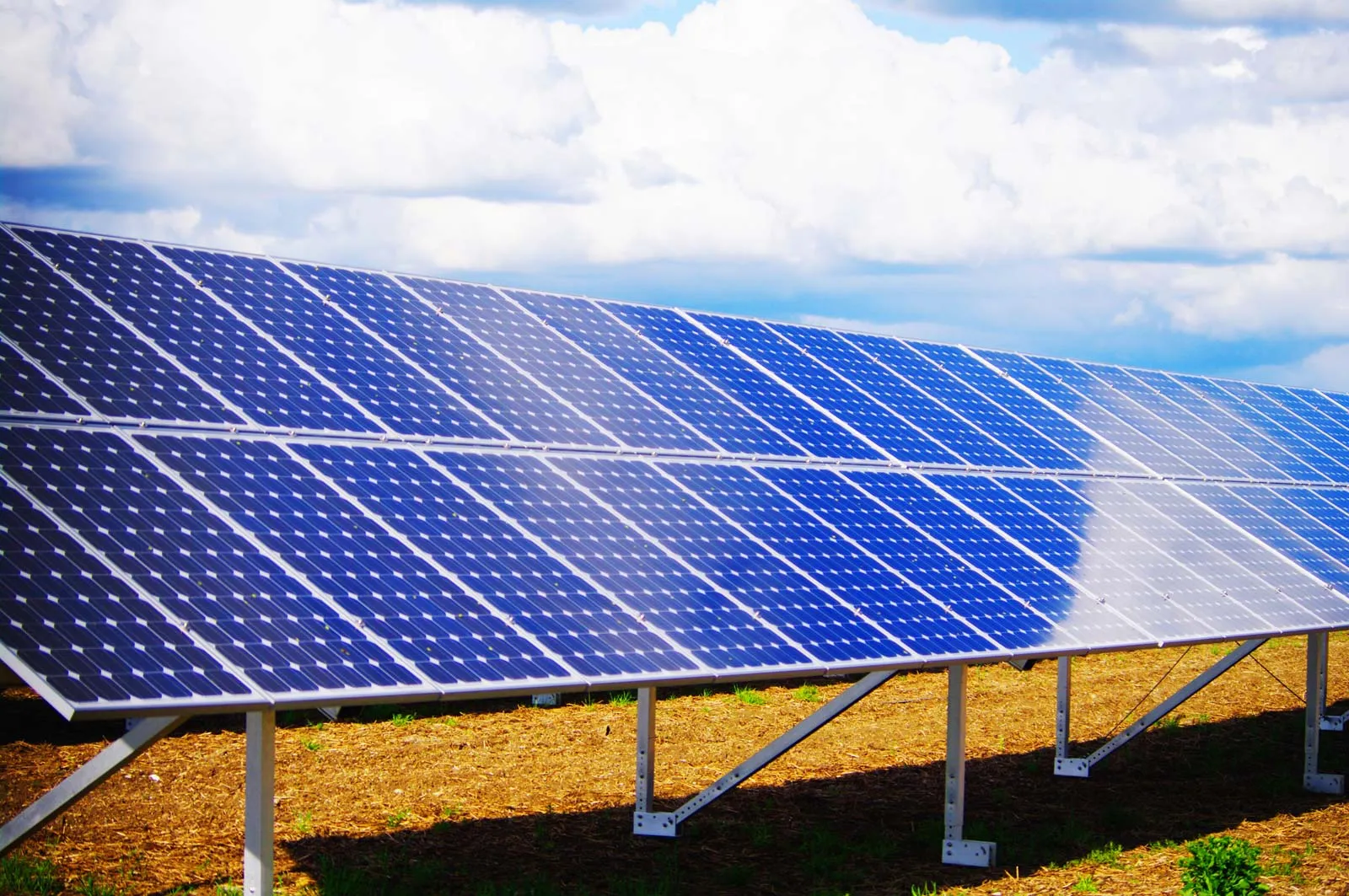 Solar-panel-array-rooftop